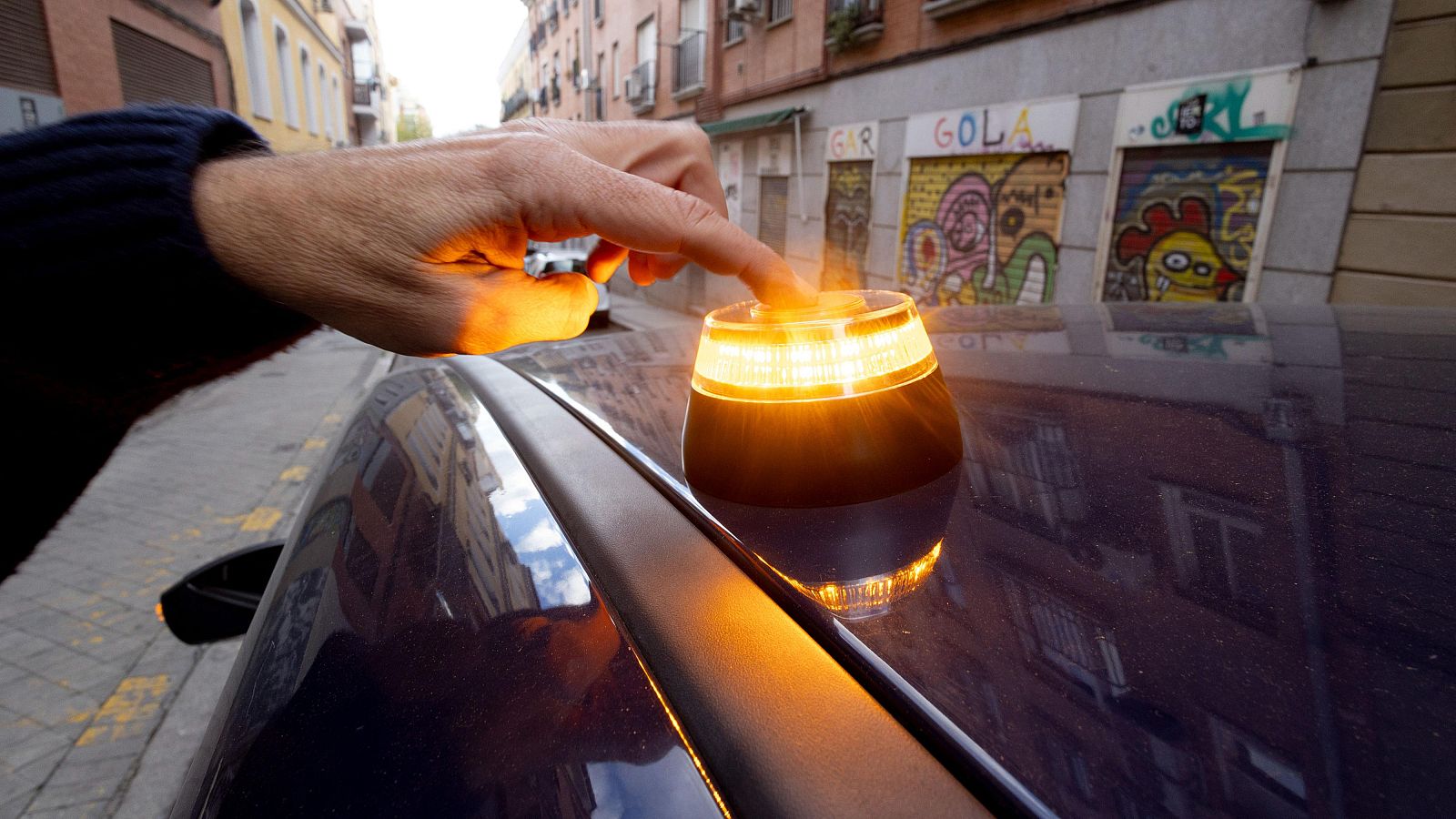 La baliza V16 ha llegado para quedarse<br>pero con polémica<span class=tm-skincolor></span> 2